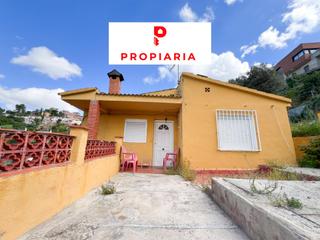Casa a Vallirana. Casa con dos viviendas independientes