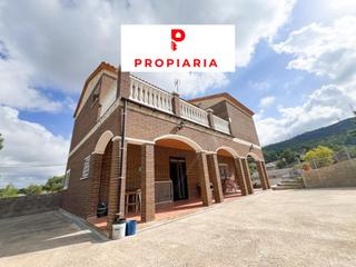 Casa en Vallirana. Bonita casa con terreno
