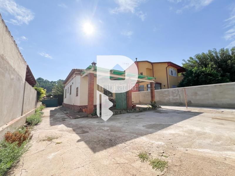 Foto 5ed9e8ac-edc8-4780-81f7-776fc00f6dae. Casa  a reformar en una sola planta en Sant Andreu de la Barca