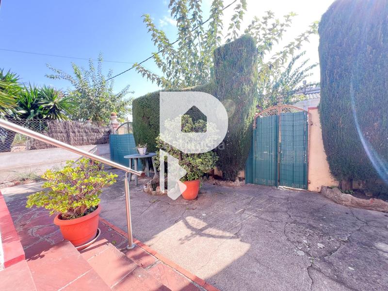Foto bfae5ec8-2d82-4b14-9032-4a7c2306cc16. Casa  a reformar en una sola planta en Sant Andreu de la Barca