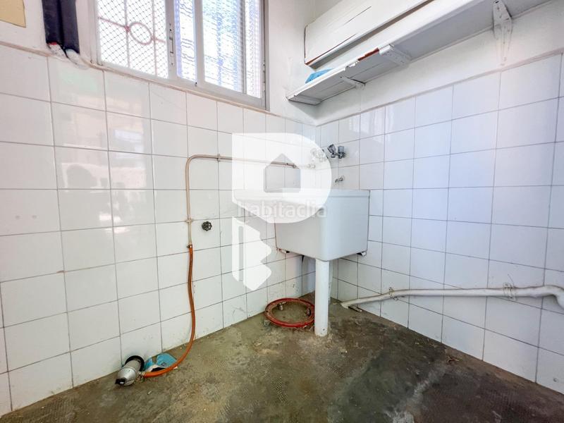 Foto d8a85ad0-c6b7-46c3-9096-b2dd26514fcb. Casa  a reformar en una sola planta en Sant Andreu de la Barca