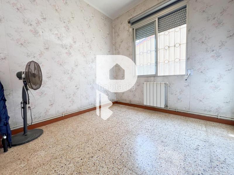 Foto f5db0700-97a8-4cf5-9cff-cf4b0d40398c. Casa  a reformar en una sola planta en Sant Andreu de la Barca