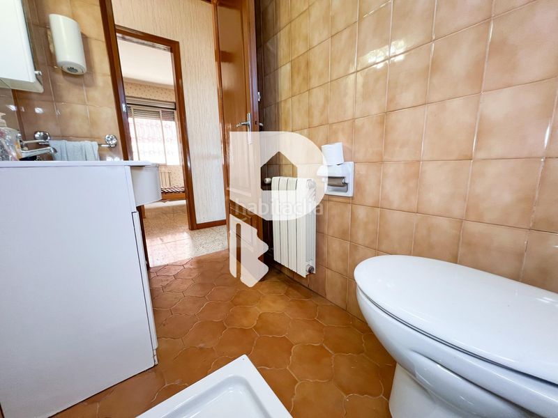 Foto a517a51e-ebb2-44c6-9690-4025a561e89e. Casa amb aparcament a Sant Andreu de la Barca
