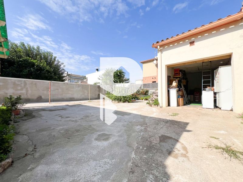 Foto b013a3ae-ed77-4c5c-8f4f-4fb753201d9b. Casa amb aparcament a Sant Andreu de la Barca