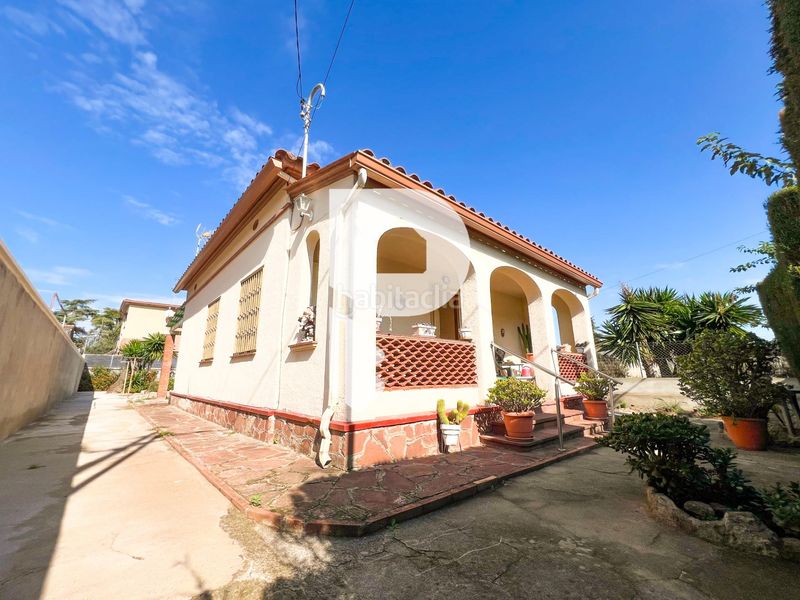 Foto f4ecae34-1c78-4405-b7d8-ff6ef479b942. Casa amb aparcament a Sant Andreu de la Barca