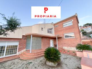 House  Vallirana. Espectacular casa con parking