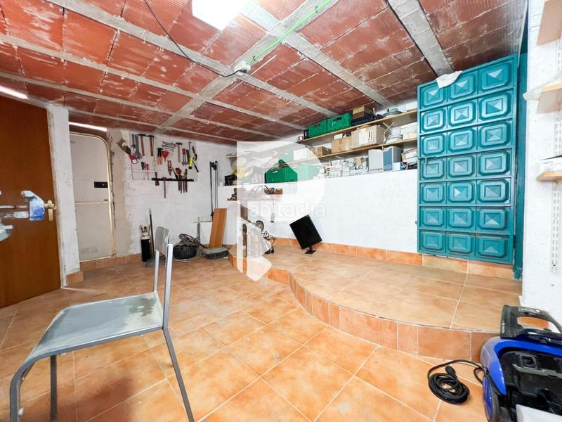 Foto 54a844fc-db46-4030-8d3d-11027046c8a0. Casa amb calefacció aparcament piscina a Vallirana