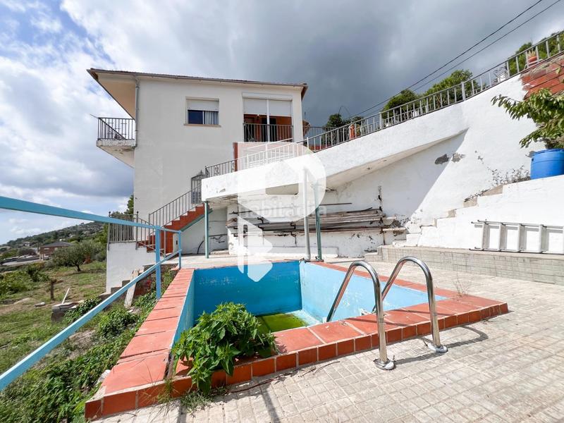 Foto e8fef87a-d797-434b-bb09-d5c7162c5a04. Casa amb calefacció aparcament piscina a Vallirana