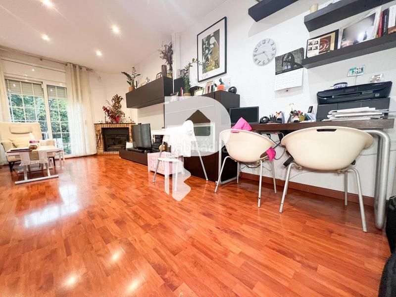 Foto 1184641b-719b-4a64-81db-0b4624e55e0a. Casa amb calefacció aparcament a Centre Sant Boi de Llobregat