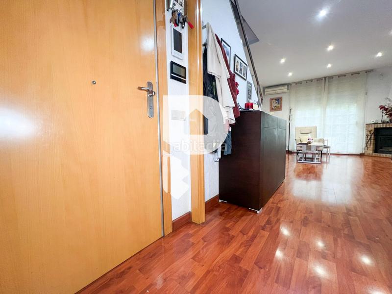 Foto 44c248d4-c2e3-4133-801e-5b62a267195d. Casa amb calefacció aparcament a Centre Sant Boi de Llobregat