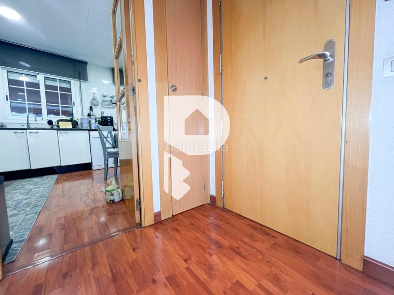 Foto 702c7cf1-6abd-4ada-aa4a-578177229c23. Casa amb calefacció aparcament a Centre Sant Boi de Llobregat