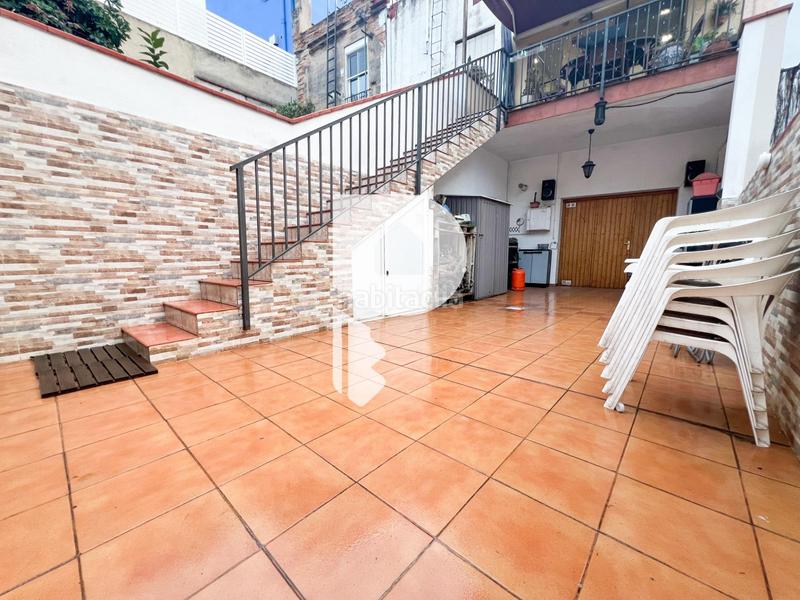 Foto 73d07a99-416b-4d78-9c5c-66c7dc6cfd33. Casa amb calefacció aparcament a Centre Sant Boi de Llobregat