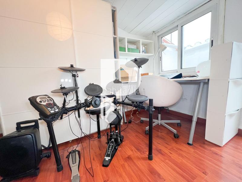 Foto 92608f84-75ce-4e94-b6af-ee068a1d4fa2. Casa amb calefacció aparcament a Centre Sant Boi de Llobregat