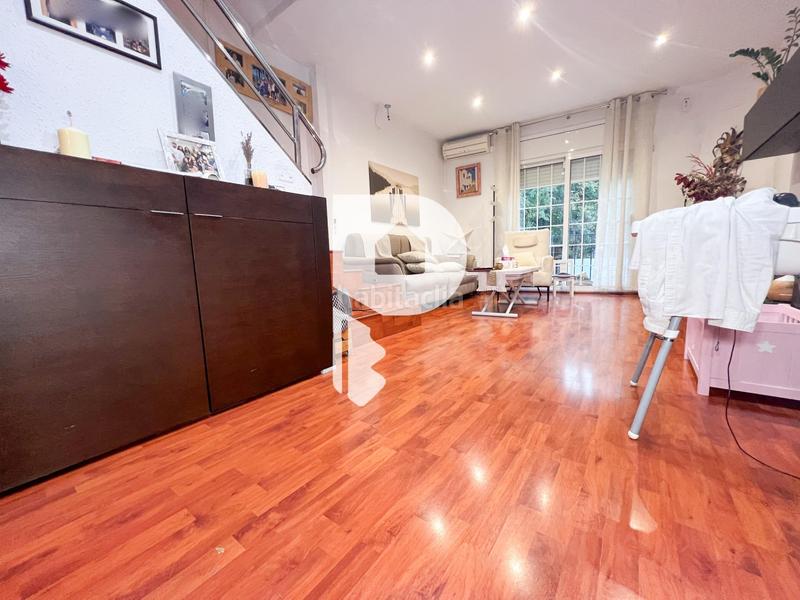 Foto a17eaee2-4419-406e-9b64-9d02a121f2b6. Casa amb calefacció aparcament a Centre Sant Boi de Llobregat