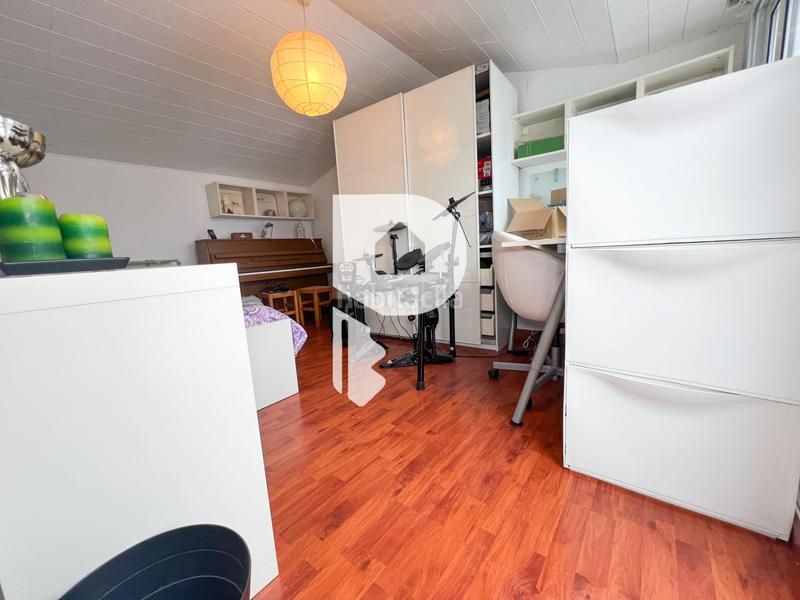 Foto a8ff5de1-ddea-4c97-8609-c64846b0ae09. Casa amb calefacció aparcament a Centre Sant Boi de Llobregat