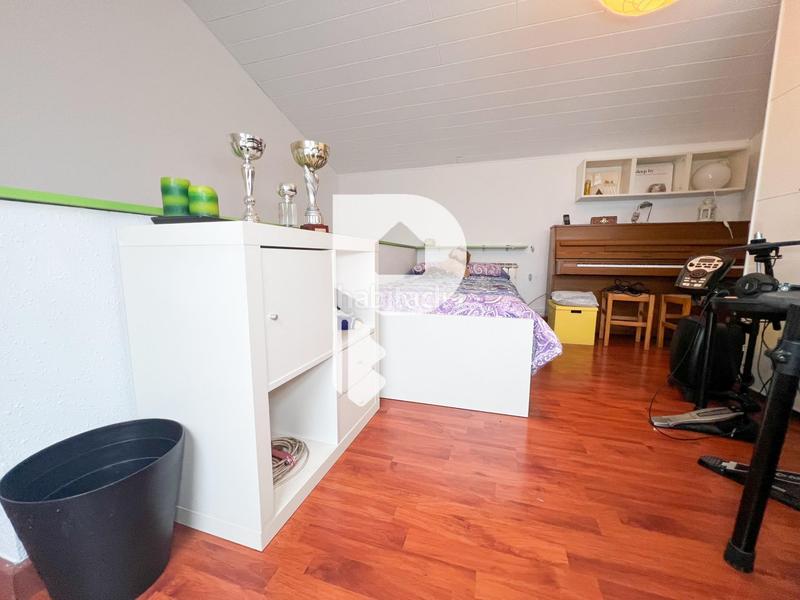 Foto b82ed93a-9c00-4f4a-9d02-5057df9779e6. Casa amb calefacció aparcament a Centre Sant Boi de Llobregat