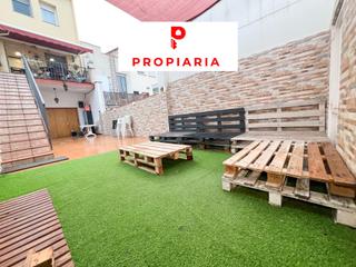 Casa  Calle de la rapa 27. Casa pareada con jardin en el centro