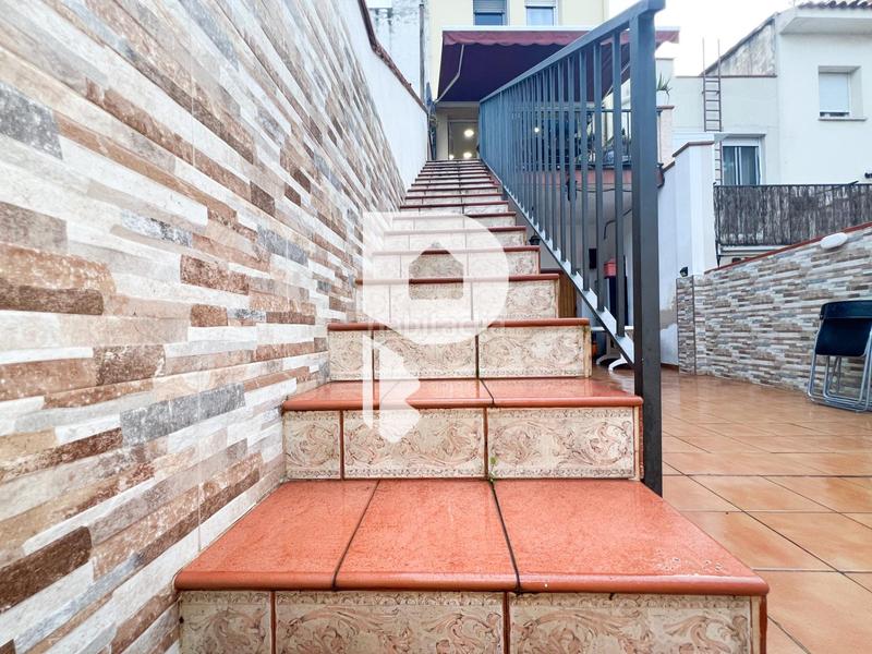 Foto cc80bebd-a3e8-436c-acde-5376a56c56f1. Casa amb calefacció aparcament a Centre Sant Boi de Llobregat