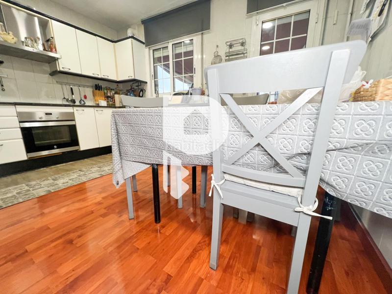 Foto dd6ce7d2-f6c8-4a1b-920e-bfdb8b162e8b. Casa amb calefacció aparcament a Centre Sant Boi de Llobregat