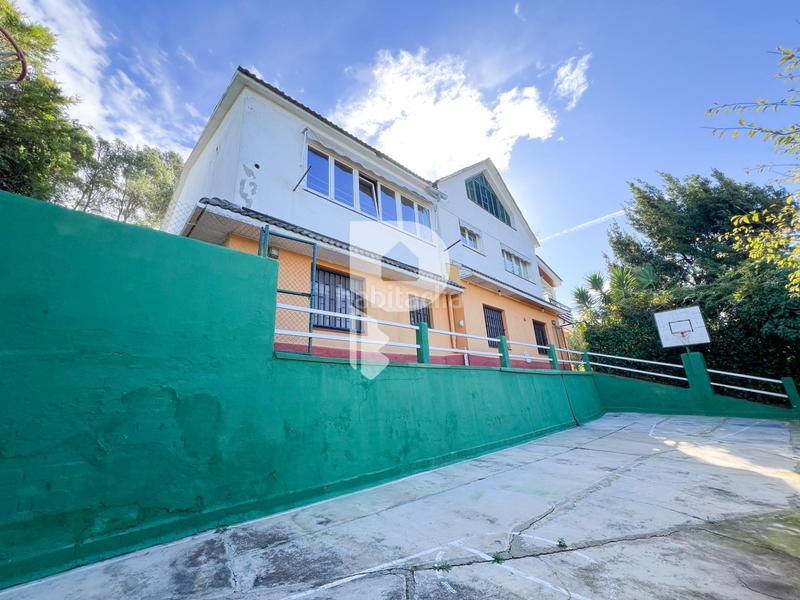 Foto 4f696517-aea1-42c9-8b4c-9fd6d970c6cc. Haus mit heizung parking pool in Cervelló