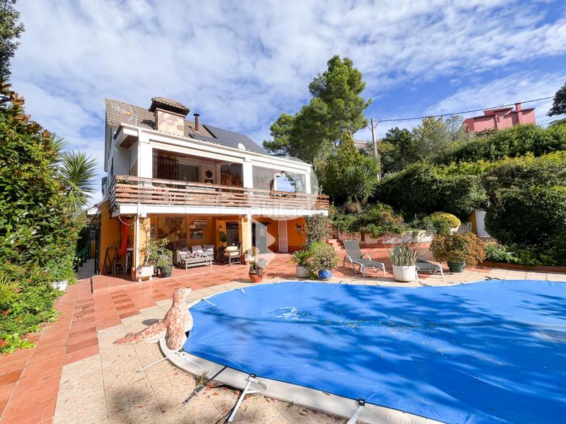 Foto b07f0d99-fe52-4031-90ea-46a40b197204. Haus mit heizung parking pool in Cervelló