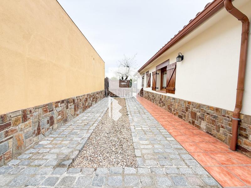 Foto 83291fe7-cfb2-407f-8fdd-827954dc2a26. Chalet with parking in Sant Muç Rubí