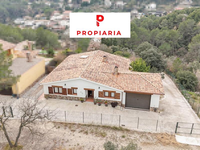 Foto b8d55cef-2f55-4d83-901d-2157ab9953ad. Chalet with parking in Sant Muç Rubí