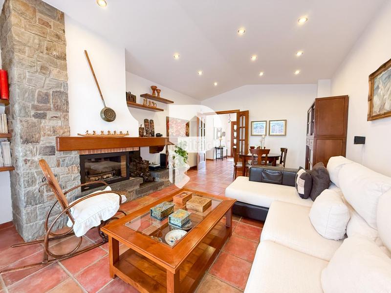 Foto d59cafd1-a35b-45a7-bd81-59c1d5817f6e. Chalet with parking in Sant Muç Rubí