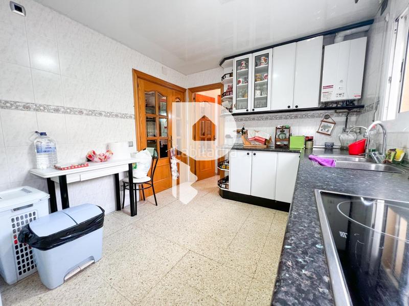 Foto fd5c938f-43e7-4205-a8bd-e96aed060460. Casa con riscaldamento parcheggio in Abrera