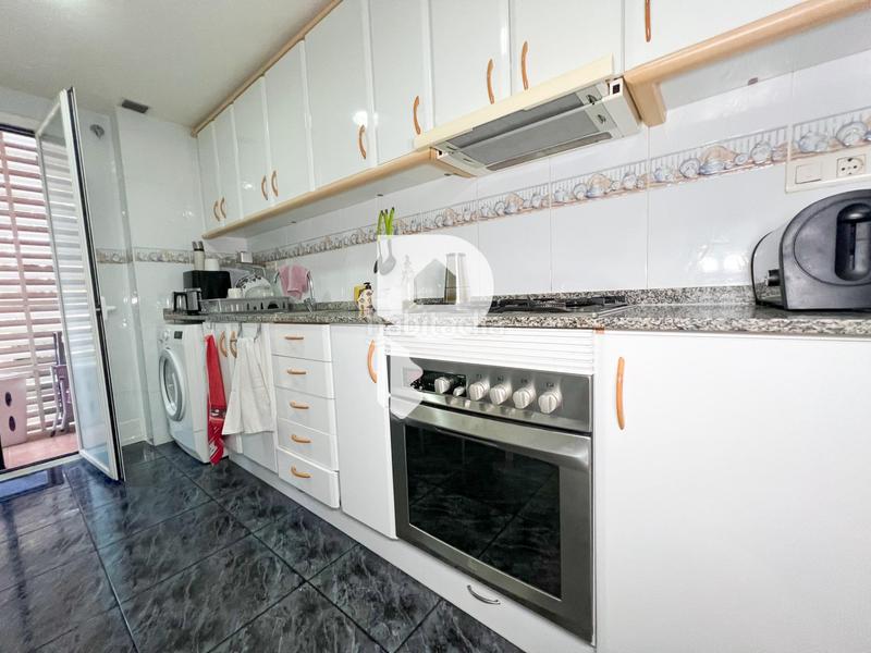 Foto f5f860ef-d4b7-4a86-9ad9-b5078852751d. Piso  en el centro con parking en Cervelló