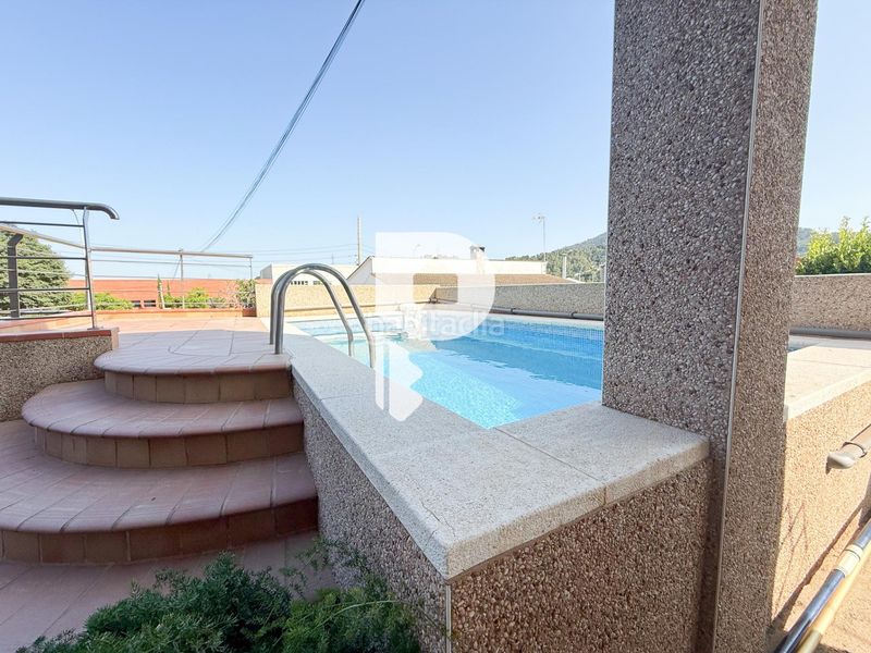 Foto 8e42931f-397d-48a9-b915-95d74a46d431. Casa amb calefacció aparcament piscina a Sant Vicenç dels Horts
