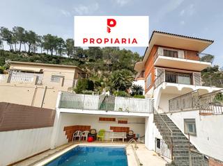 Casa a Vallirana. Preciosa casa con piscina y loft