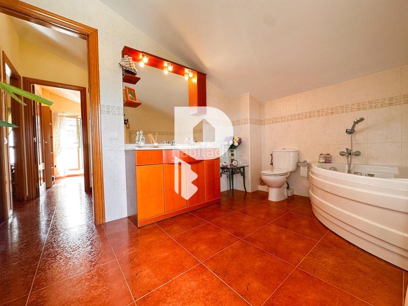 Foto fdd73a80-406e-4bdb-bf0b-cc2d44eac29e. Maison avec chauffage parking dans Vallirana