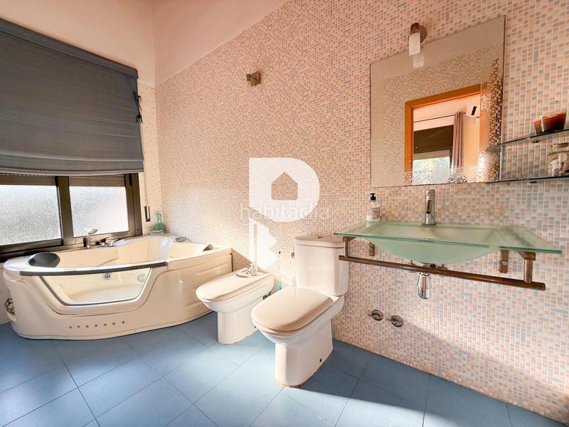 Foto 1748dcec-6204-4512-bb1f-b835a4ecab84. Chalet avec chauffage parking piscine dans Cervelló