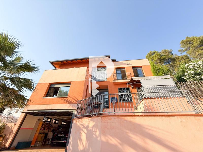 Foto 74685ceb-1762-4aca-b727-eb4cd0c702b9. Chalet avec chauffage parking piscine dans Cervelló