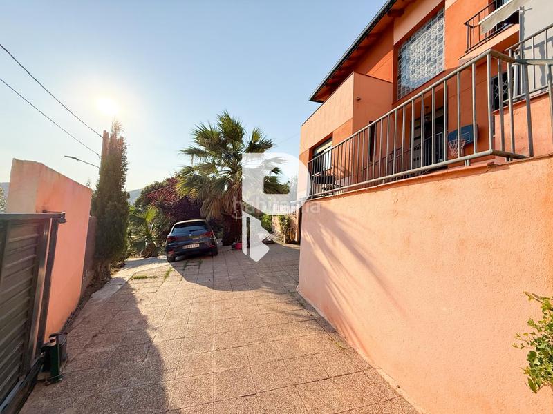 Foto ac69626a-0b71-4f3a-85e8-cc948422c11e. Chalet avec chauffage parking piscine dans Cervelló