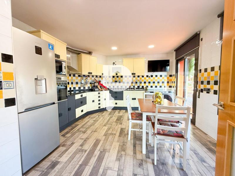 Foto c1a6cec0-ee90-42e6-ba23-8a8433558098. Chalet avec chauffage parking piscine dans Cervelló