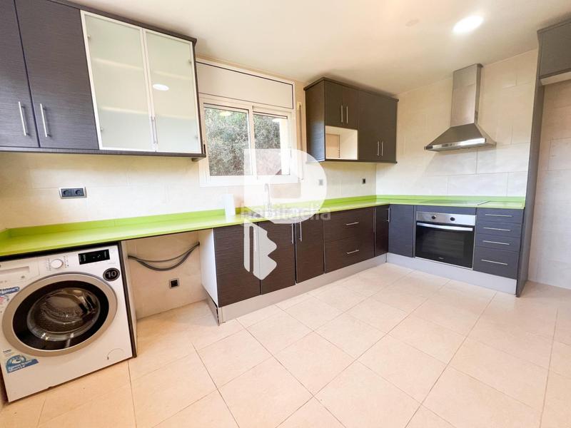 Foto 500b0527-e007-45a2-91a9-3ad07265d2d4. Casa amb calefacció aparcament a Cervelló