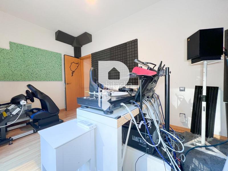 Foto a9186f9a-844f-4db7-aee2-ca38ccd08163. Casa amb calefacció a Vallirana