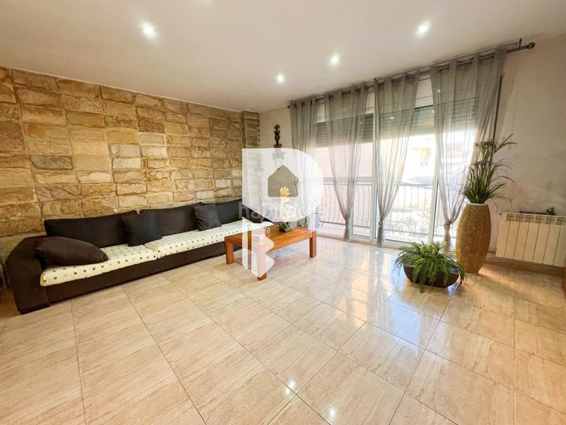 Foto 061377a9-265e-49f9-9c36-d3653f679faa. Casa preciosa casa pareada en el centro en Abrera