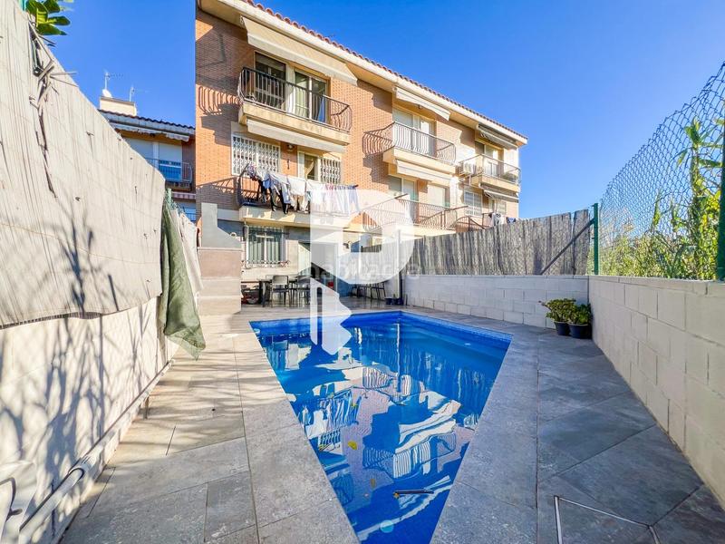 Foto 08029ce8-f4f9-4395-a0a7-41e4c4bee668. Casa preciosa casa pareada en el centro en Abrera