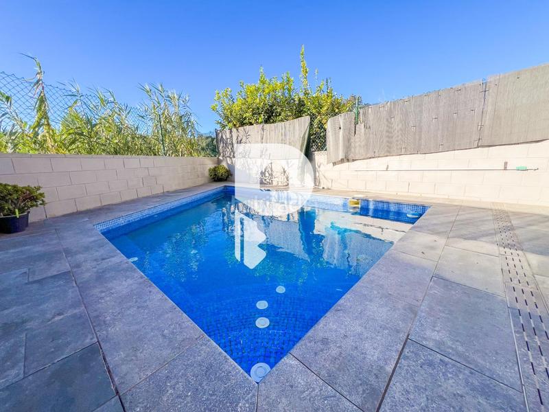 Foto 5fa13428-81f1-4d38-a7aa-b4ecb2341f7d. Casa preciosa casa pareada en el centro en Abrera