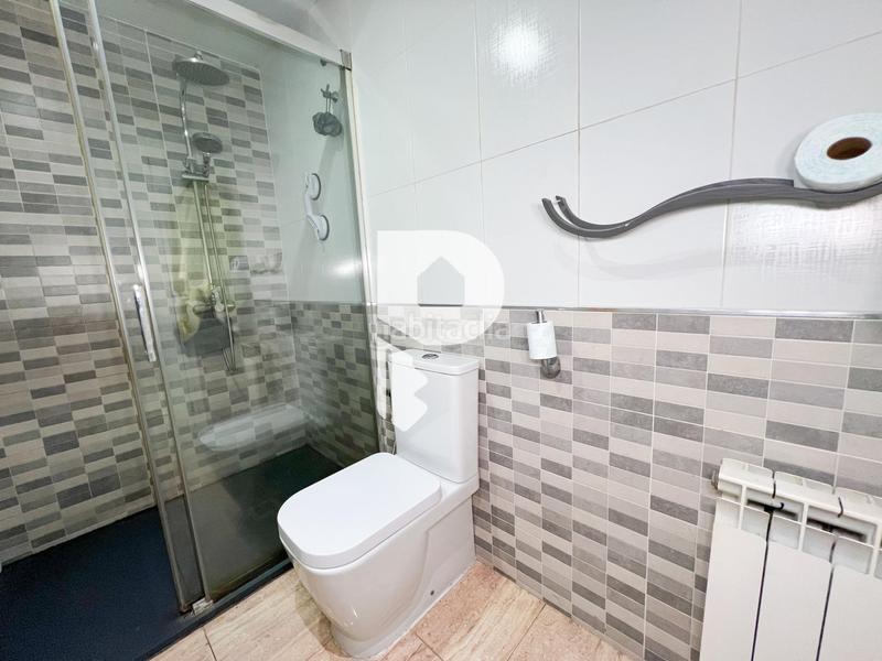 Foto 68f0c0bf-3766-45f7-aa0b-cfed5e95506b. Casa preciosa casa pareada en el centro en Abrera