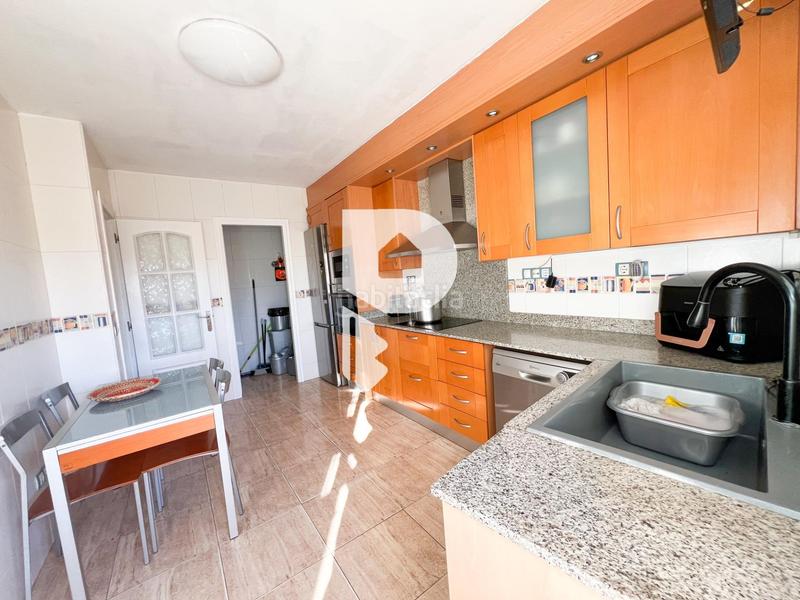 Foto b7f20dc2-0fd6-4c44-aa28-d8c1eb8cfd91. Casa preciosa casa pareada en el centro en Abrera