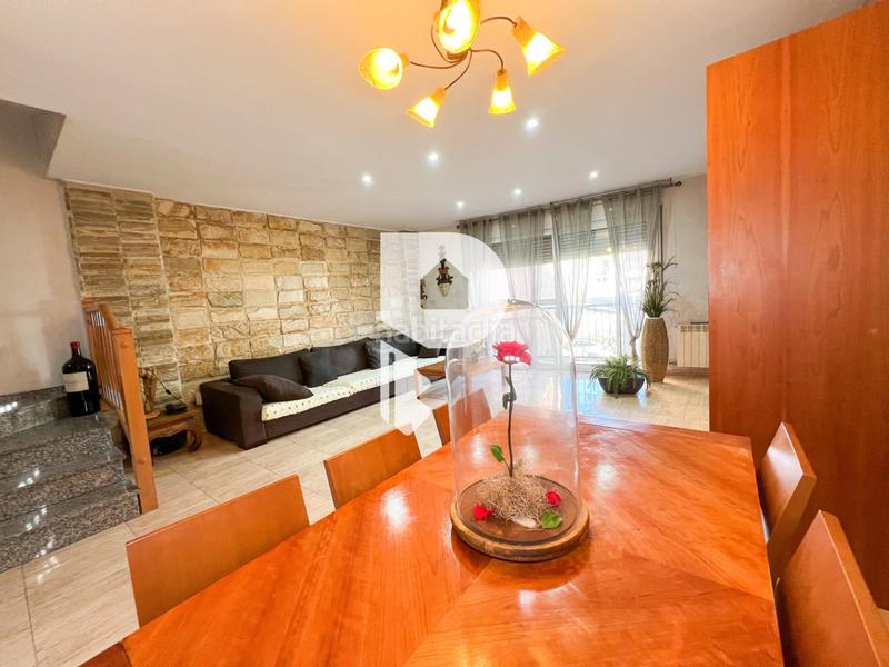 Foto d759d916-e8bc-48a6-a5b2-02969f775fee. Casa preciosa casa pareada en el centro en Abrera