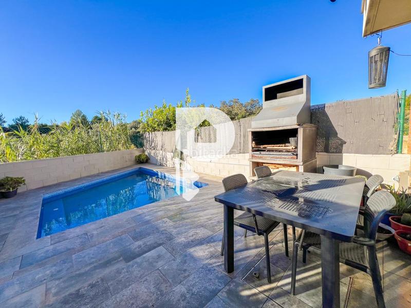 Foto f1c4c166-25a6-413c-ab73-e3908169aa50. Casa preciosa casa pareada en el centro en Abrera