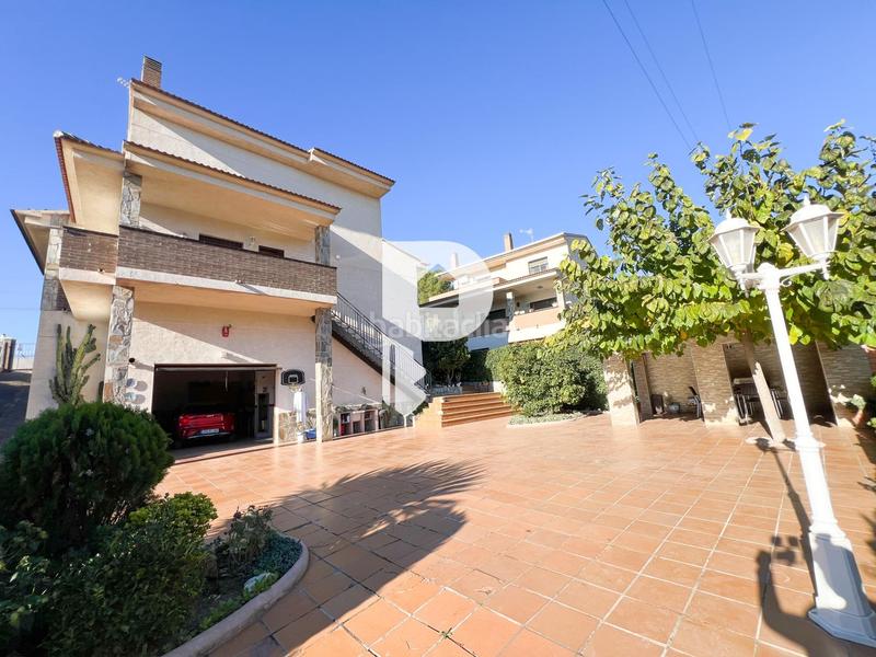 Foto 2606df13-11e8-43f9-9ab8-64a97e4b96d5. Casa gran casa con piscina propia en Abrera