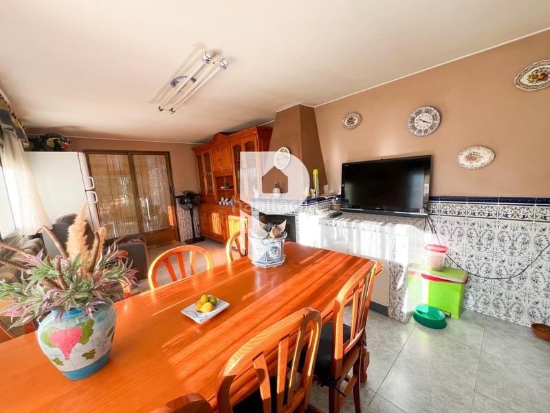 Foto 27ff4c50-144e-49a1-b68b-a1d97adee109. Casa gran casa con piscina propia en Abrera