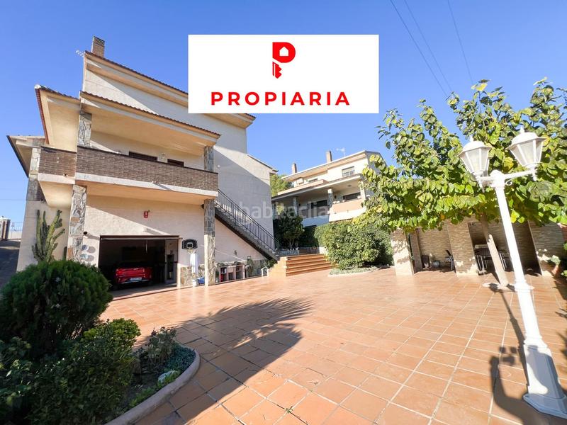 Foto 412c0d69-435c-44ce-83a4-fcbae0f6f3ef. Casa gran casa con piscina propia en Abrera