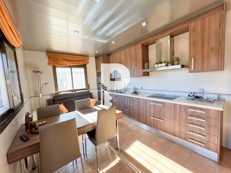 Foto 45ed0777-6b35-4a26-9e40-3d5beddcb29f. Casa gran casa con piscina propia en Abrera